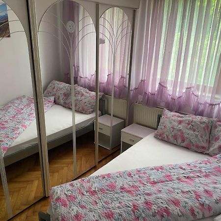 Slatka Sobica Za Dvoje Sa Upotrebom Zajednicke Kuhinje I Kupaonice Zagreb Exterior photo