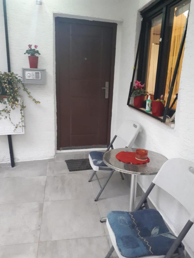 Slatka Sobica Za Dvoje Sa Upotrebom Zajednicke Kuhinje I Kupaonice Zagreb Exterior photo